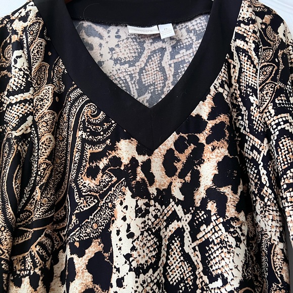 Chico’s v-neck dress. 3/4 sleeve Chico’s size 0 which is equivalent to a small/4 - Picture 3 of 9